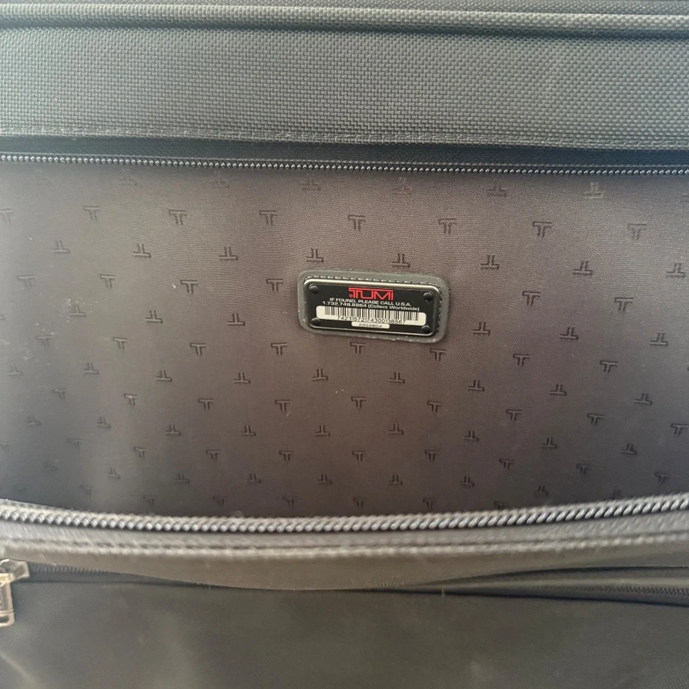 Tumi Black ‘Alpha 2’ Continental 4-Wheeled Spinner‎ Large Checkable Suitcase